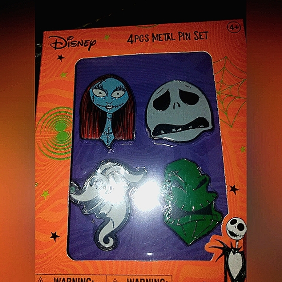 Disney The Night Before Christmas 4pc Metal Pin Set. NIB - Picture 1 of 9